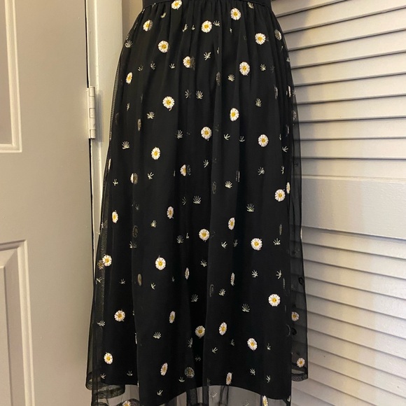 Torrid Black Midi Skirt with Daisy embroidered Pattern- Size 2X - Picture 6 of 9